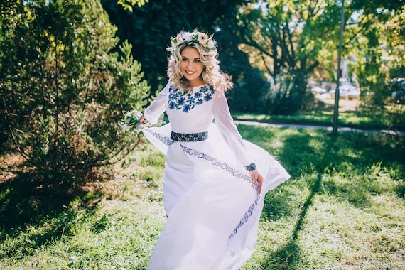 Ukrainian wedding dress Bohemian wedding dress embroidered