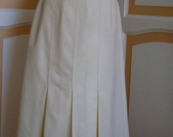 Lovely Cream Pleated Skirt size 12