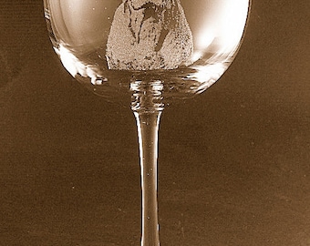 Etched Vizsla on Elegant Wine Glass (set of 2)