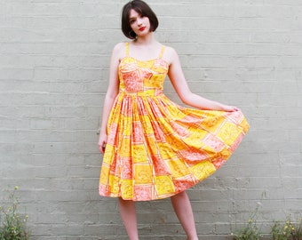 Vintage 1950s Hawaiian Dress/ Cotton/ Waltah Clarke's Hawaiian Shop Bright Tropical Floral Print Sweetheart Sundress/ M
