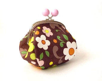 Flower pattern metal frame purse, kiss lock purse