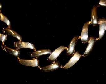 Women's vintage chunky golden colored chain necklace