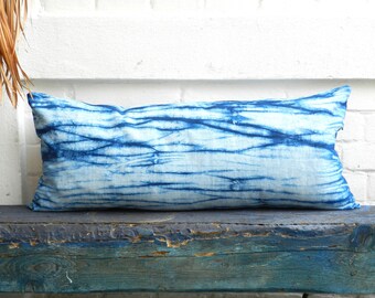 Indigo Arashi Shibori Pillow Ink Blue White hand dyed vintage Linen Seagreen Jade Cushion Indigofera tinctoria 75x35 cm 29.5x14 inches