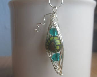 Pea Pod Pendant, Silver plated
