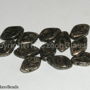 12pcs PRESSED BEADS LEAVES 12X7mm 00030/18549