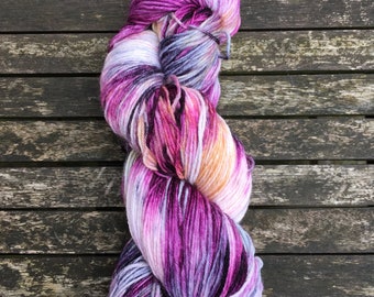 Seashells (superwash merino w/ nylon - 100g hand dyed sock yarn)