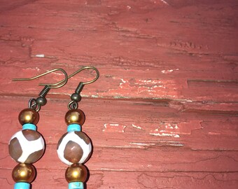 Giraffe design beaded earrings with turquoise