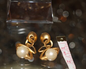 Vintage Gold Tone & Pearl Earrings