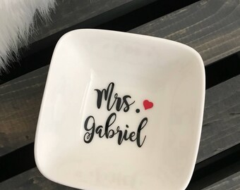 Ring Dish, Ring Holder, Engagement Gift, Personalized Ring Dish, Wedding Gift, Mrs Gift, Gift for bride, Bride to be, Bridal Shower