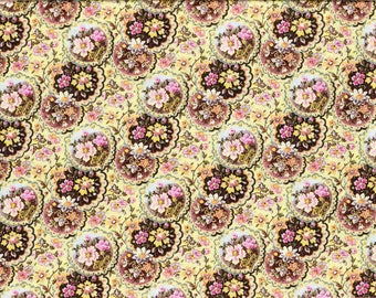 Tissu coton patchwork Médaillons de fleurs fond jaune pâle
