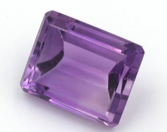 Emerald-cut natural amethyst, weight: 9.55 ct.