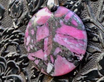 Round Sesame Pink and black speckled stone Necklace