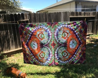 Double heart design Ice dyed tie dye tapestry.