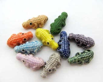 20 Tiny Glazed Alligator Beads (mixed) - CB705mix