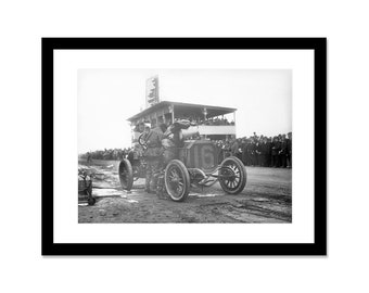 Black and white photo of a pit stop at a racing in the 1920s