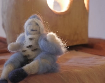 fire follette figurine wolle felted wool waldorf inspired doll