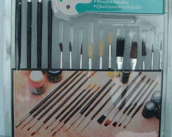 15 Piece Beginners Artist Paint Brush Set For Craft Projects , Etc.