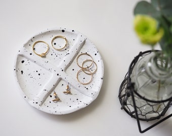 Minimalist ring dish - Jewelry organizer - Modern ring holder - Black and white jewellery holder - Modern ring tray - Clay jewelry dish