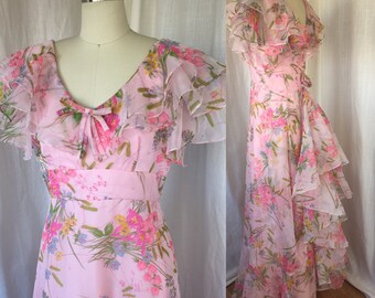 1970's MAXI dress /Size S / Flounced Floral Printed Pink Formal Gown with Bustle Back, Romantic Boho Hippie Flower Power Retro Bridesmaid