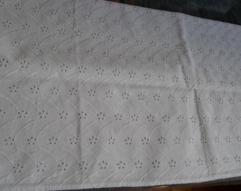 embroidered doily vintage coton
