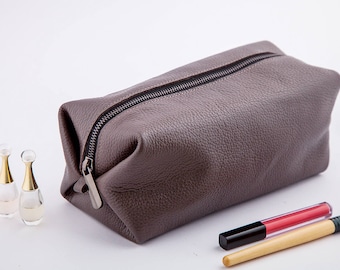 Bridesmaid leather make up bag | personalized leather | cosmetic bag personalized | bridesmaid makeup bag | leather toiletry bag