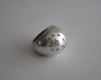Large engraved silver dome ring. Marked 925.