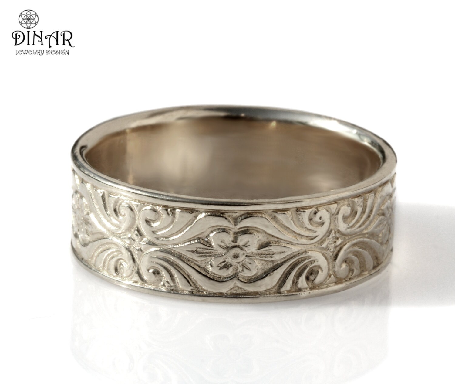 14 k Weißgold Ehering Rollen Gravur Männer Ehering Vintage Ein Vintage-Design-Ehering mit schönen geschwungenen Blättern und Blumen. Dieses dicke Jahrgang 14k White Gold hat einen sehr romantischen Look