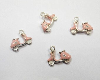 4 charms enamel scooter 1.5 mm x0.2