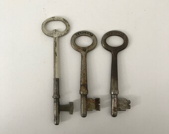 Set of 3 Skeleton Keys, Vintage Skeleton Key, Antique Keys, Fancy Keys, Old Door Keys, Ornate Keys