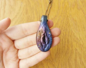 Rainbow Vulva Pendant with Swarovski Crystals, vulva necklace, vagina pendant, vagina necklace, yoni pendant, yoni necklace, pussy, coño