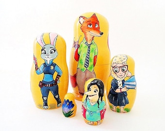 Zootopia Matryoshka Nesting Dolls // wooden russian stacking dolls 5 pcs