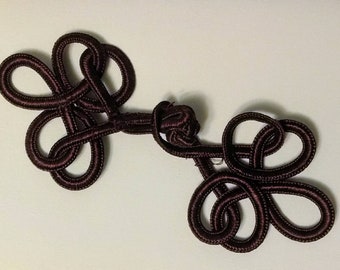 Large Burgundy Frog Closure