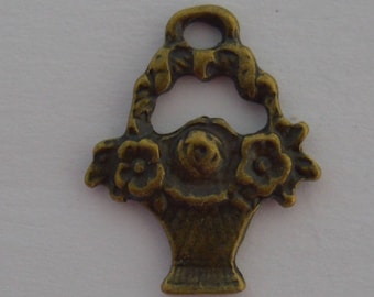 8 charms 20x16mm antique brass flower baskets