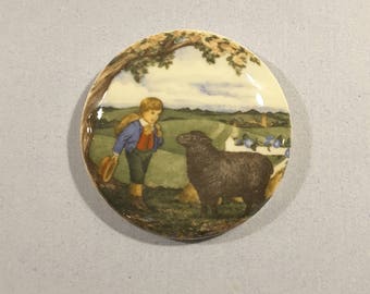 Large vintage nursery rhyme 'baa baa black sheep' button.