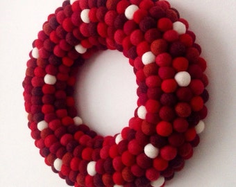 Red Felt ball Wreath. Modern Wreath. Holiday Wreath. Door Wreath