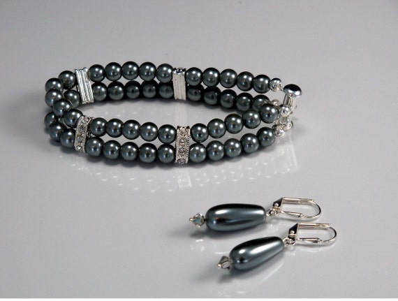 Glass Pearl Bracelet and Earring Set