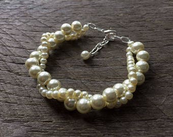 Ivory Pearl Bracelet, Pearl Bridal Bracelet, Wedding Bracelet, Twisted Pearl Bracelet, Simple Bracelet on Silver or Gold Chain