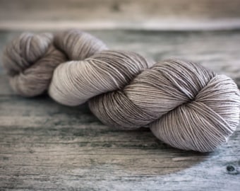 Hand Dyed Yarn - Sturdy Sock 4ply, Superwash Wool/Nylon 75/25 - Fade to Grey