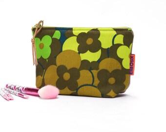 Vintage Fabric Cosmetic Bag - 70s Makeup Bag - Zipper Pouch - Retro Toiletry Bag Handmade by EllaOsix