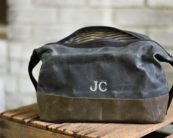 Set of 6 Personalized Groomsmen Dopp Kit, Groomsmen Toiletry Bag Dopp Kit Monogrammed, Groomsmen Gift, Gift for Groomsmen cb001