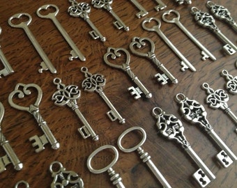 Keys to the World - Skeleton Keys - 100 x Large Keys Antique Silver Skeleton Key Bulk Skeleton Keys Set Key Charms Key Pendants Bulk Keys