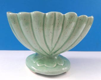 Mid Century Planter, Retro Planter, Vintage Pottery, Mid Century Modern Decor, Mint Green Vintage Planter, Retro Decor, Scallop Design.