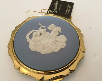 Wedgewood Stratton powder compact ANGELS ON A CLOUD