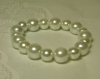 Cynthia Lynn "AFTERNOON TEA" Chunky White Beaded Glass Pearl Stretch Bracelet