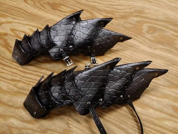 Leather Armor Dragon Scale Gauntlets