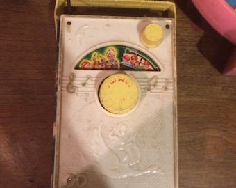 VINTAGE Fisher price music box radio # 161 , 1960's plays the old woman who lived in the shoe
