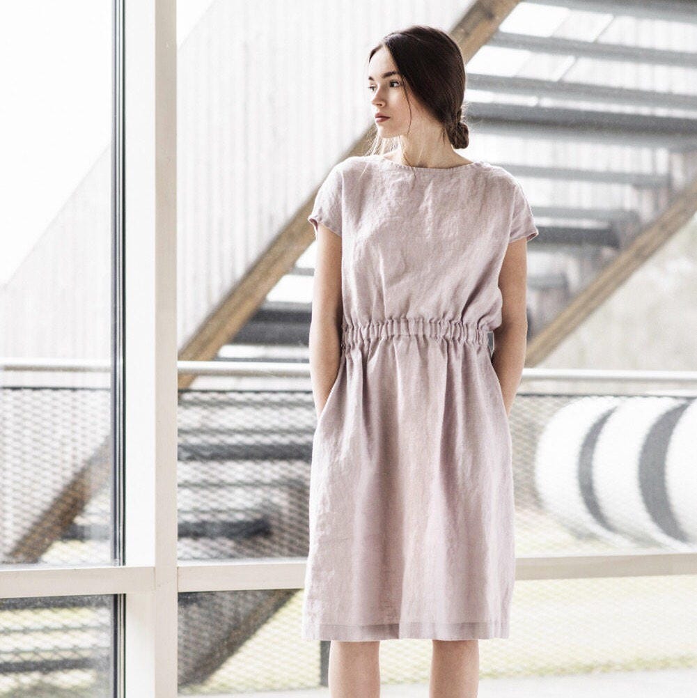 Basic linen dress with elastic waistband in ashes of rose