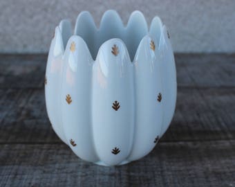 Vintage Upsala Ekeby Karlskrona Sweden Small Porcelain Petal Vase or Bowl 4.5"