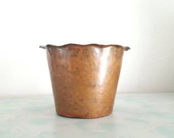 Vintage Copper Ruffle Top Planter, Hammered Copper Flower Pot, Farmhouse Rustic Decor