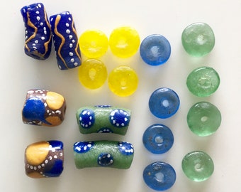Assortment of 18 beads African - 3648